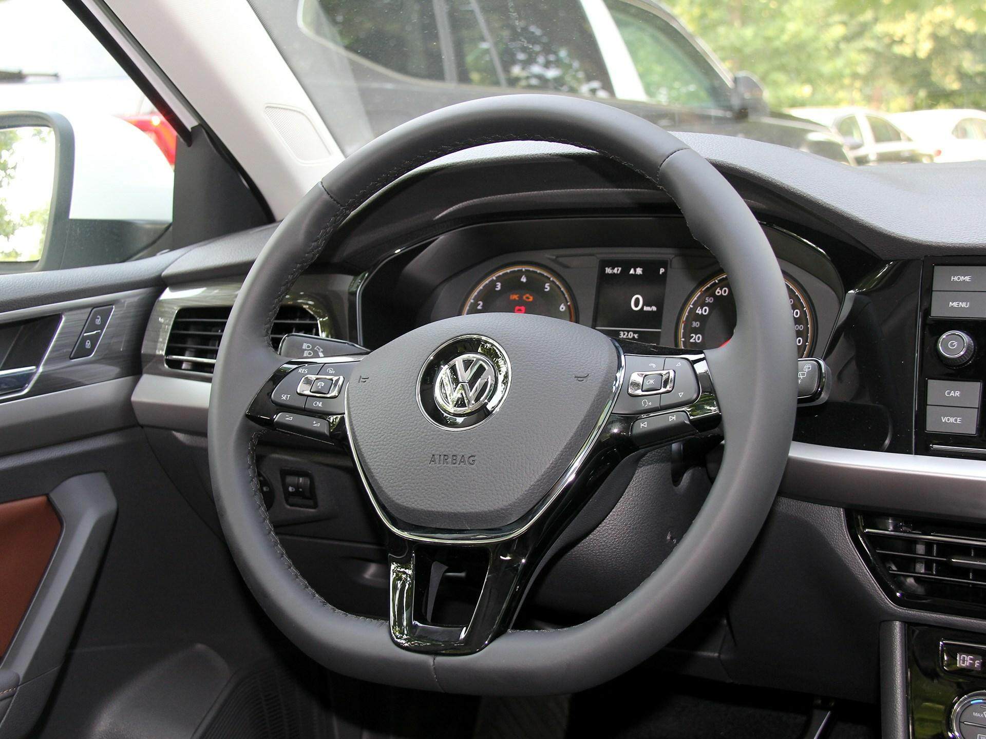 价格实惠油耗极低，这台合资家轿是大家之选，实拍大众朗逸