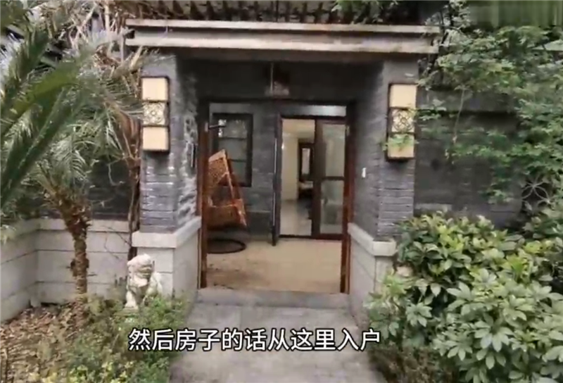 150w复式小别墅，入户就有50㎡花园，蓝砖设计满满的民国风