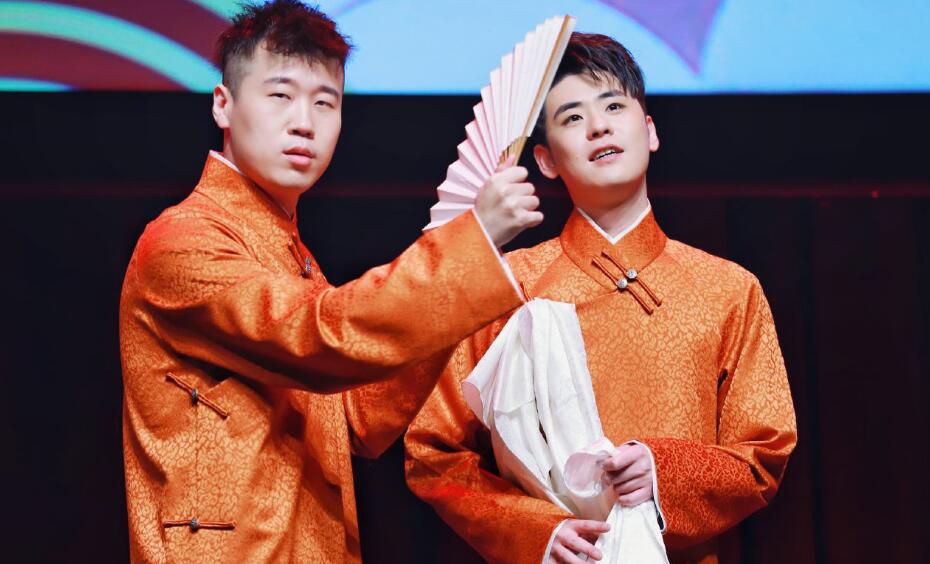 这就得归功于她的表姐王惠,张云雷还小的时候,表姐王惠就在当地比较有