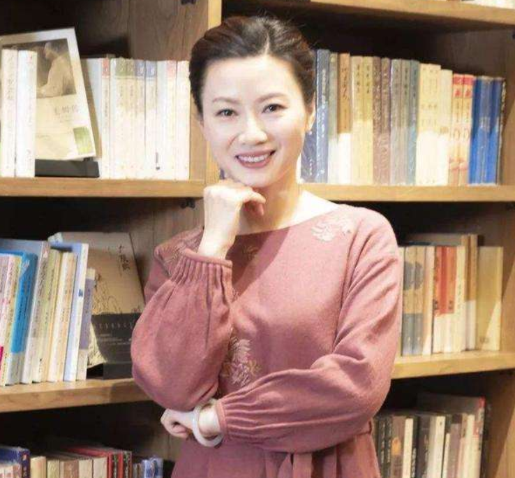 美女教授杨雨：李清照是我偶像，“好酒、好赌还好色”