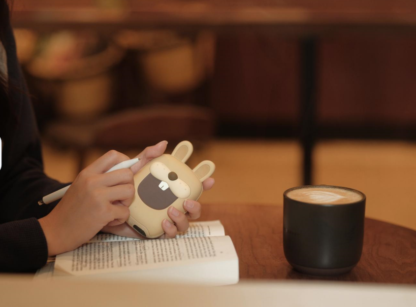 冬天出门带它就够！素乐质造×zoyzoii联合新品暖手充电二合一神器