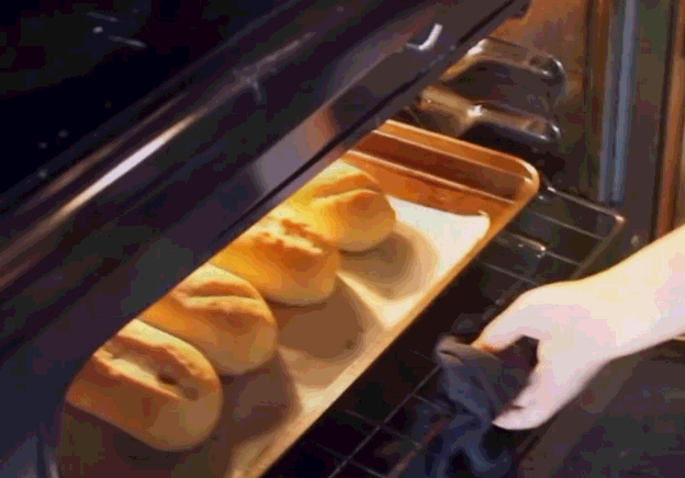 如何烤面包（外酥里软金黄美味的烤面包家常做法）