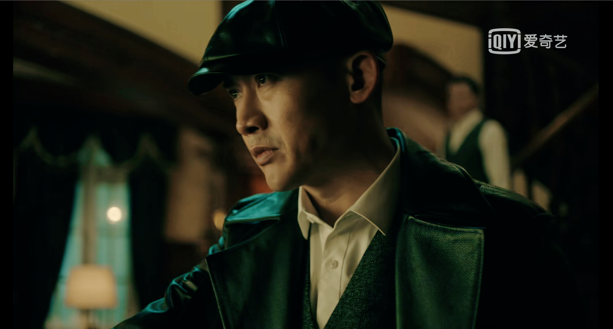 面对二叔潘明月时的痛心疾首与隐忍;而聂远在塑造这个角色时,也将人物