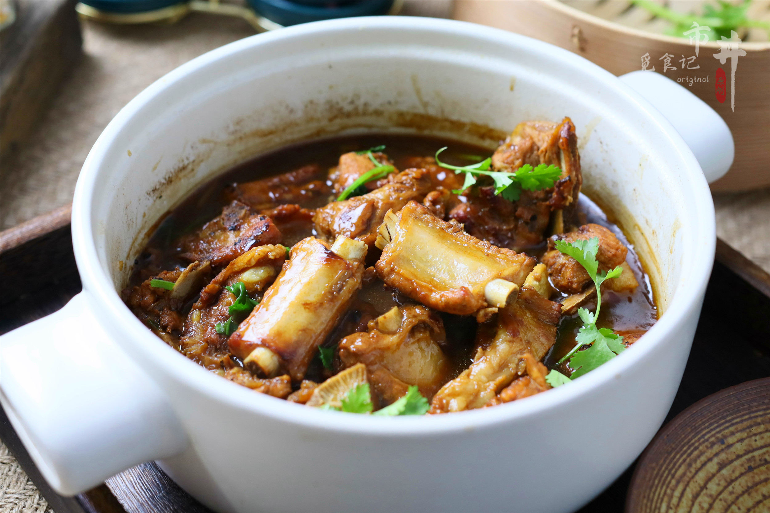 天热吃排骨,和饭店大厨学了一招,多加1味料,炖了一锅贼香