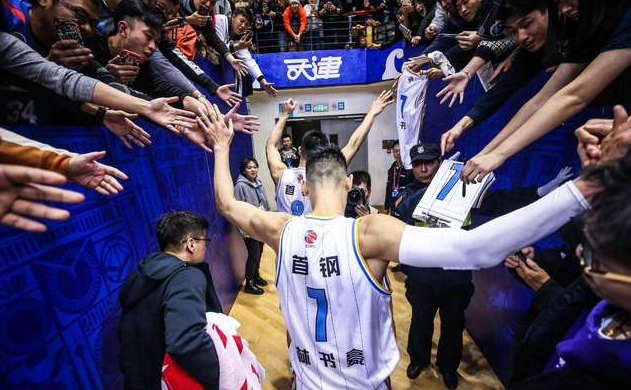 林书豪当初为什么离开nba(林书豪为何离开NBA？球队经理透露：只因为他是亚洲人)