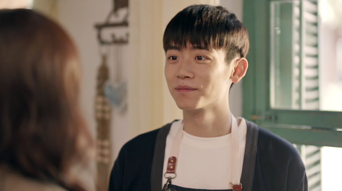 这个时候湛羽遇到了严谨和季晓鸥,这两人算得上是