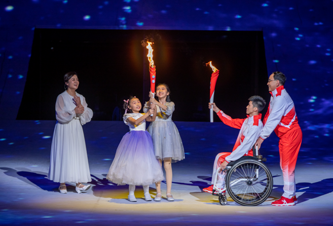 ȫ����ʮһ����˻��ߵڰ˽��ذ»ῪĻʽ����չ�ݲ��