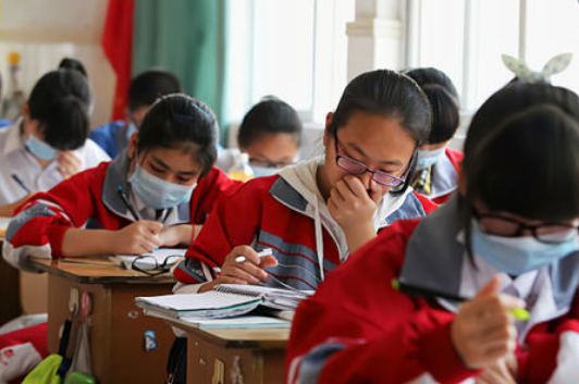 国内高考难度最新排名，广东、河南并列第一，江苏考生偷着笑