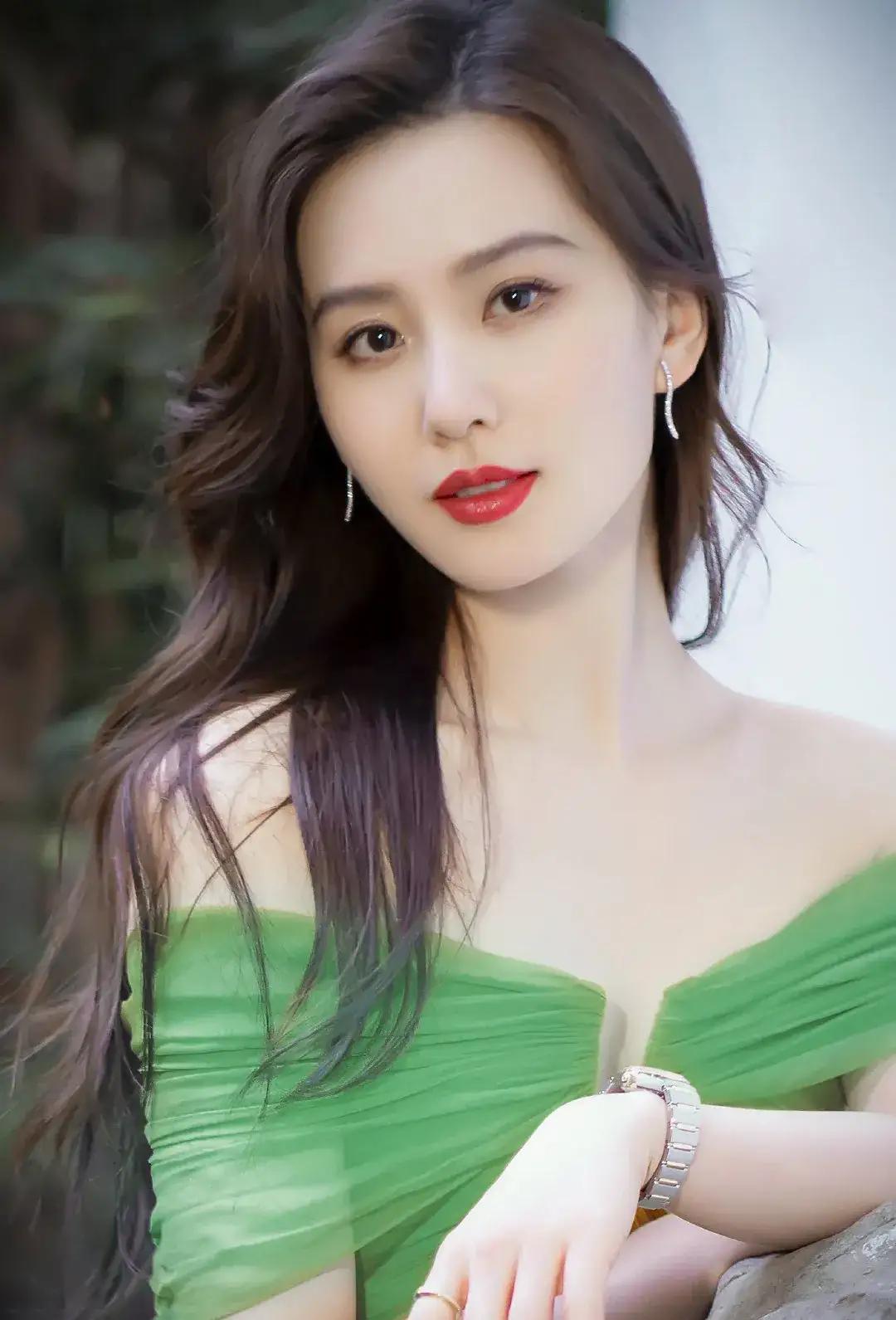 多年后，再遇初恋女友，她早已为人妻，为人母