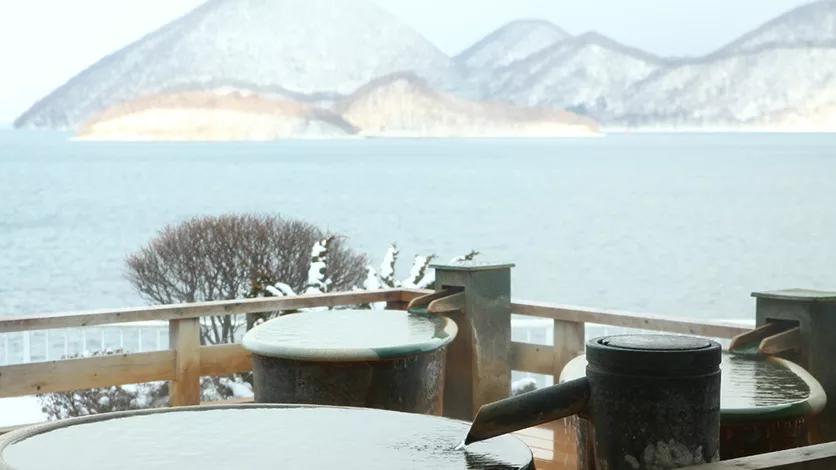 有一种冬天叫北海道，一池暖汤半壶清酒，看落雪纷飞