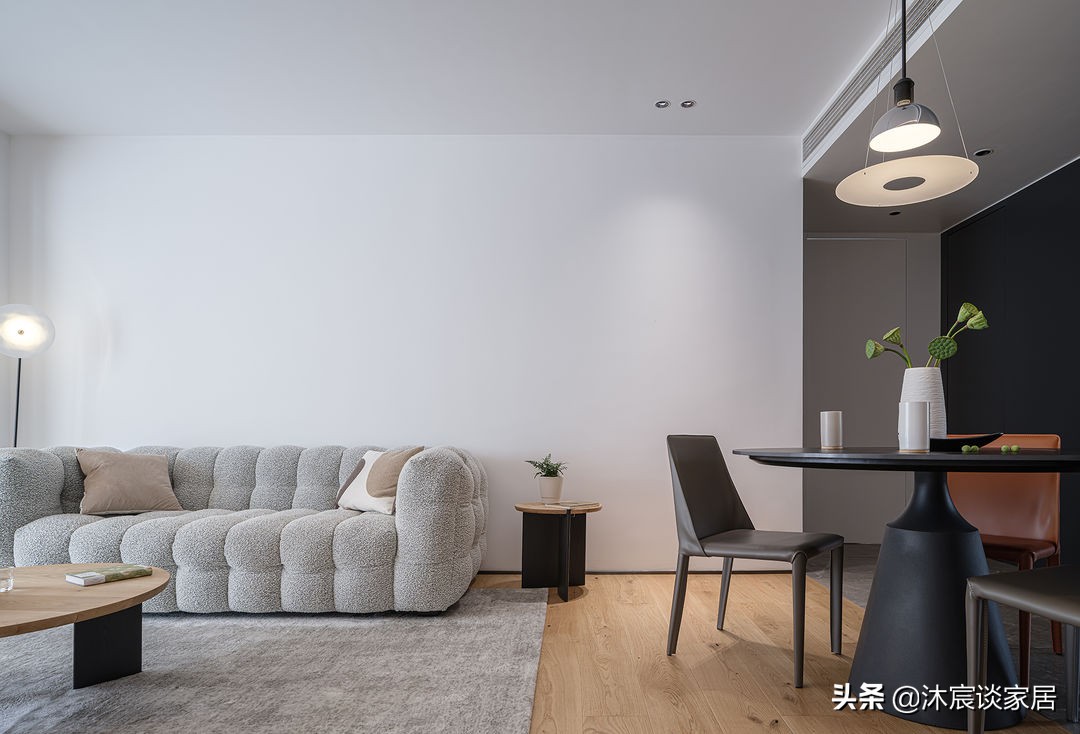 未来我家，就要像她家这样装修，室内简洁大方，温馨舒缓很喜欢