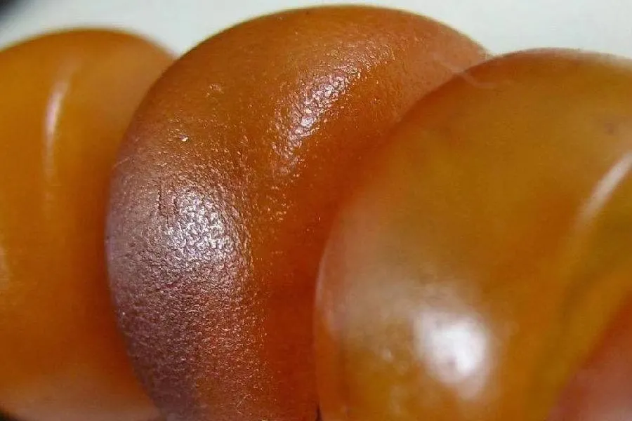 蜜蜡用手机灯光鉴别教你如何用手机灯光鉴别蜜蜡真假