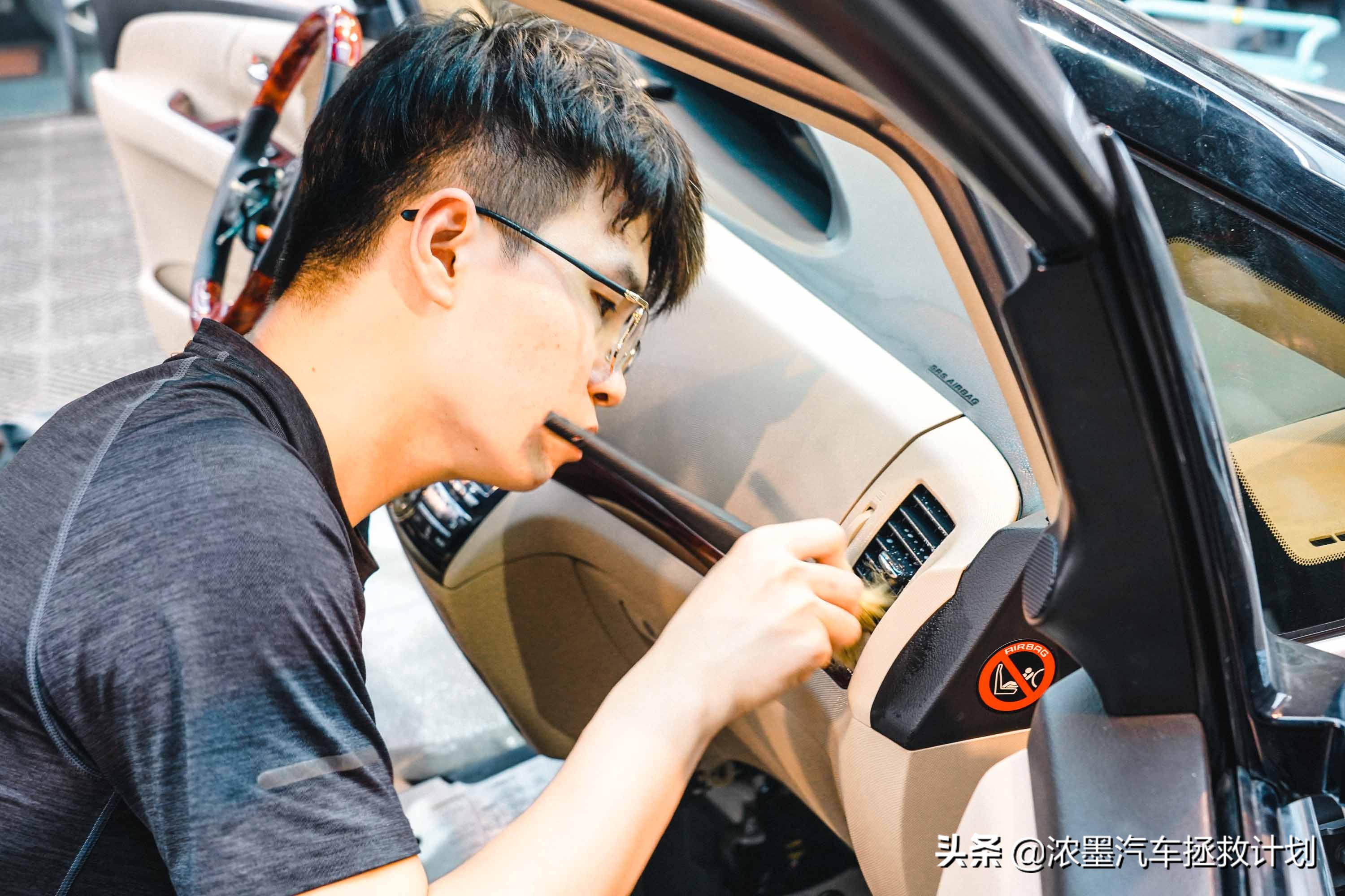 「逆转时光」整备一台经典的丰田普瑞维亚，唯有热爱可抵岁月绵长