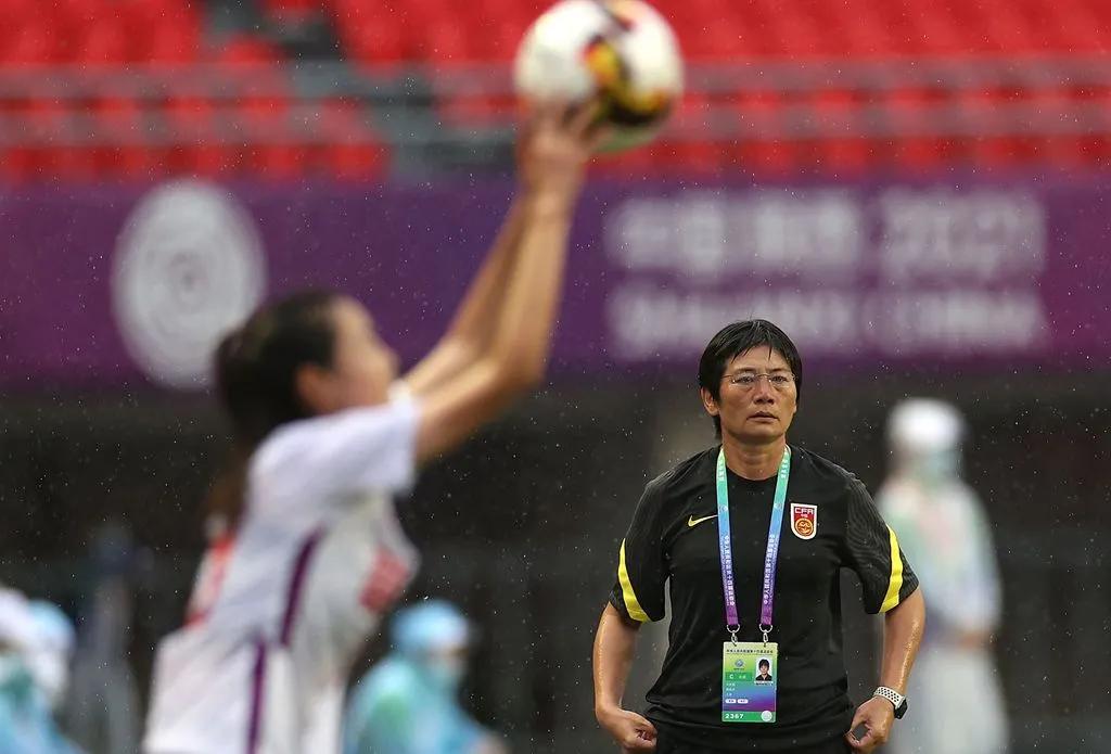 未参加竞聘的水庆霞，为何一跃成为女足国家队主教练？