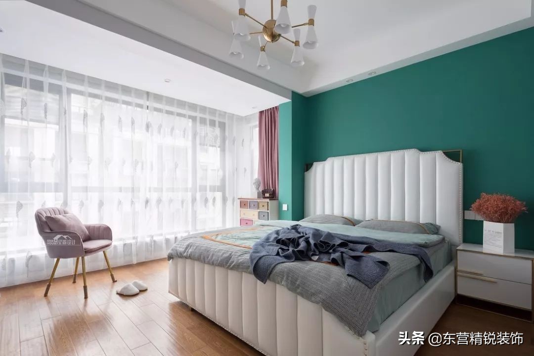 30款卧室阳台装修效果图，卧室阳台窗帘这样装真美