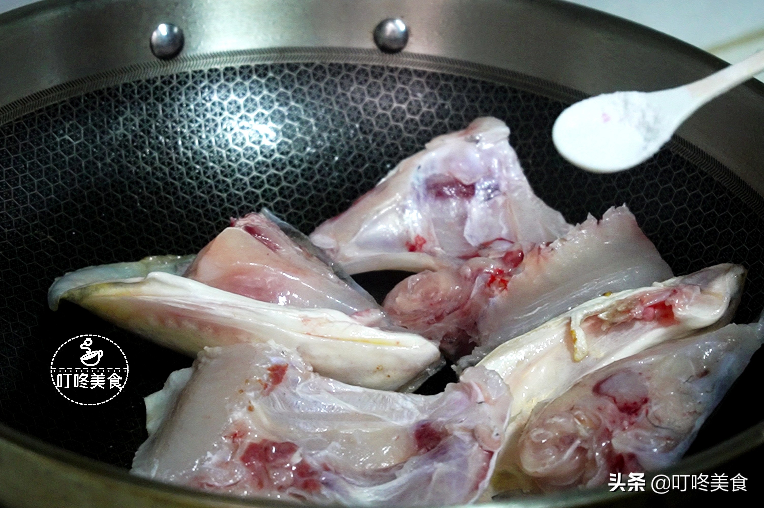 魚(yú)頭湯的做法,魚(yú)頭湯的做法最正宗的做法視頻
