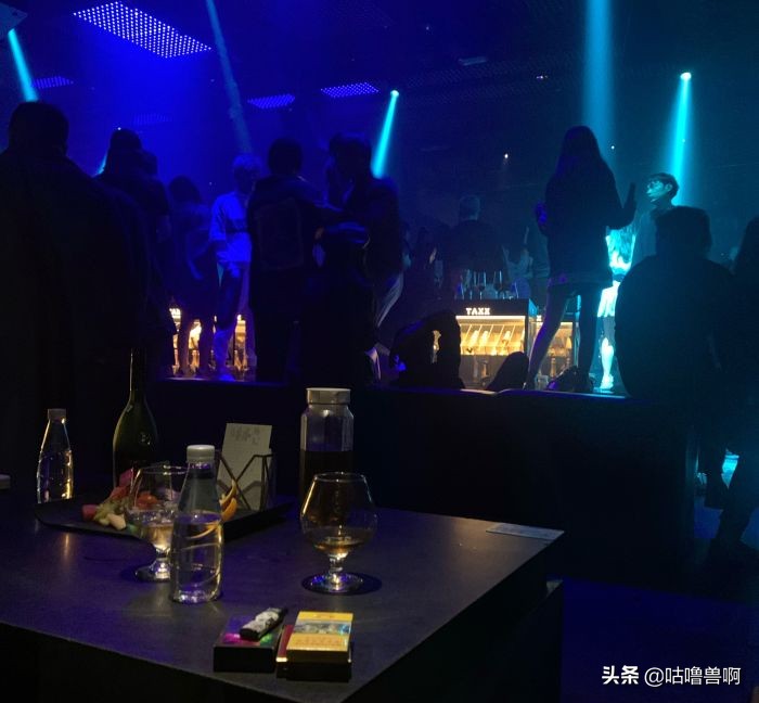 科普贴！第一次蹦迪，怎么让别人以为你是个老手？