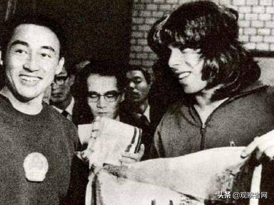 足球比赛为什么要交换国旗（沈逸：结束22年的敌对和冲突，全靠共产党人抓住了“友好之环”）