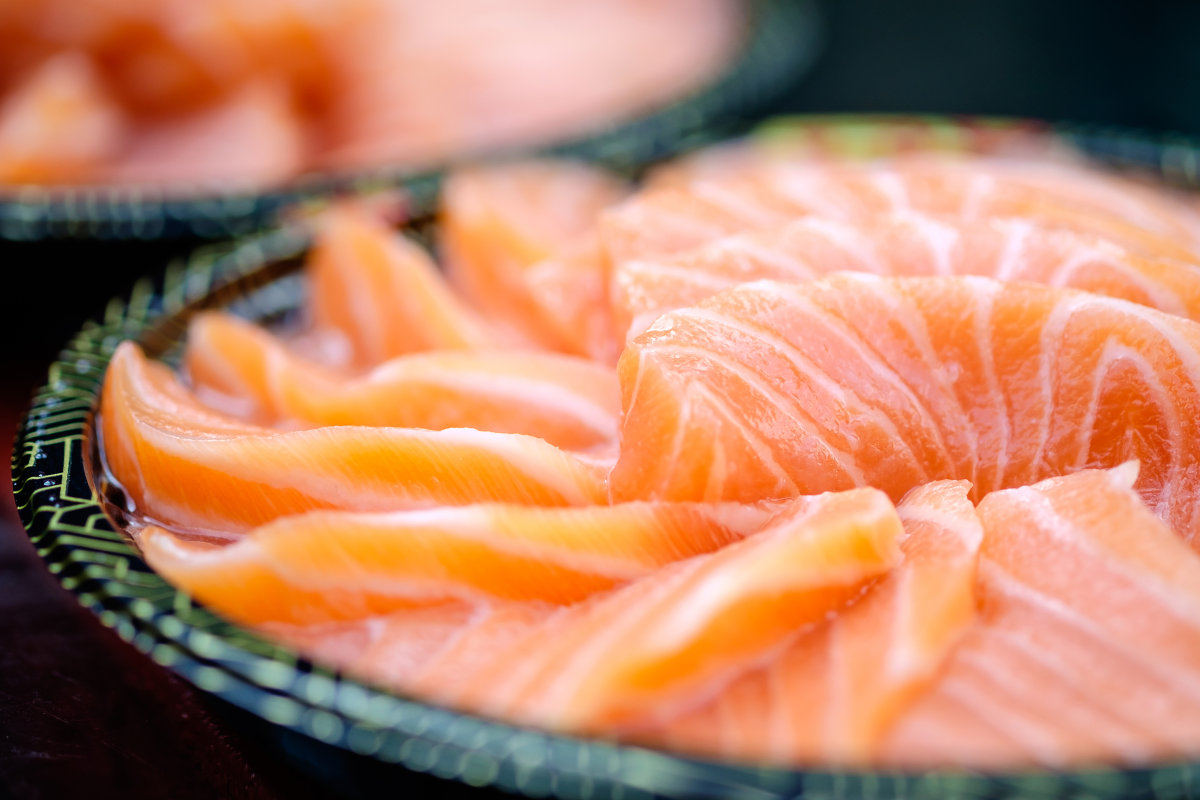 不然,刺身早在古代中国已经是常见的鱼类菜品,当时我们称之为"鱼脍"