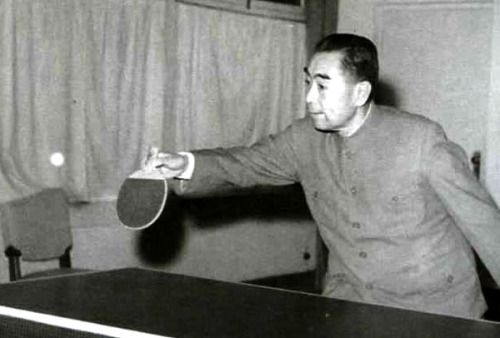 中国奥运会的时间(1952年新中国首征奥运：仅1支篮球1支足球迟到10天，周恩来却笑了)