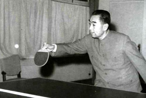 中國奧運會多久（1952年新中國首征奧運：僅1支籃球1支足球遲到10天，周恩來卻笑了）