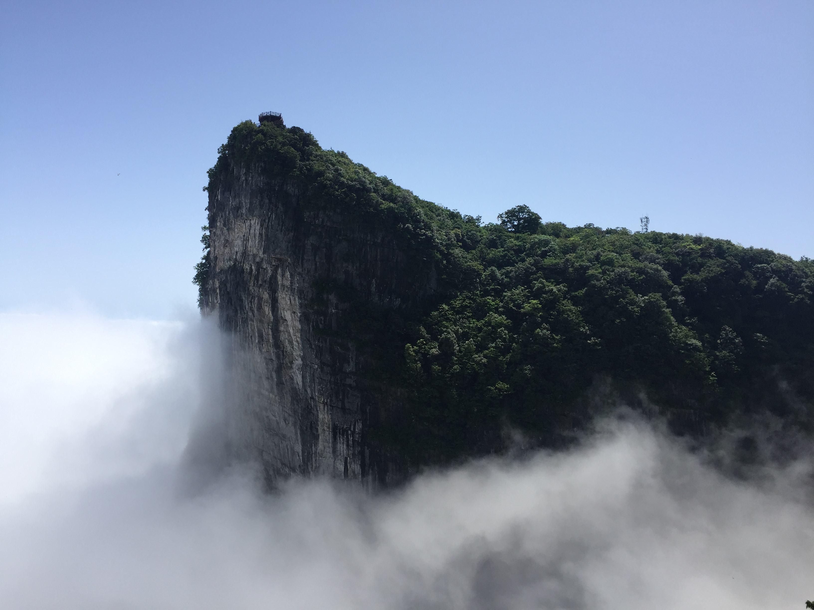 望天门山后两句诗的意思是(望天门山李白的诗句)