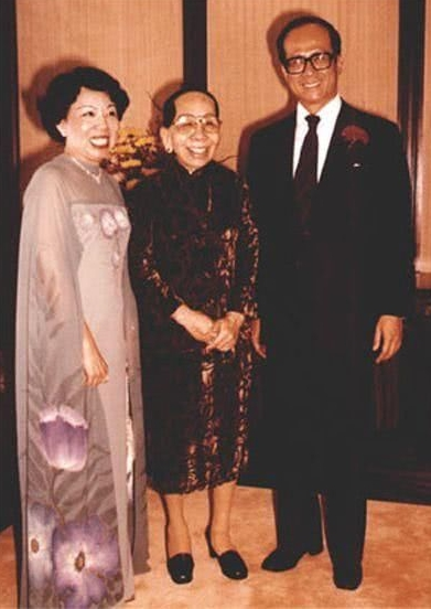 豪门原配多惨死？李嘉诚原配死因至今成谜，他每年祭拜还要困魂？