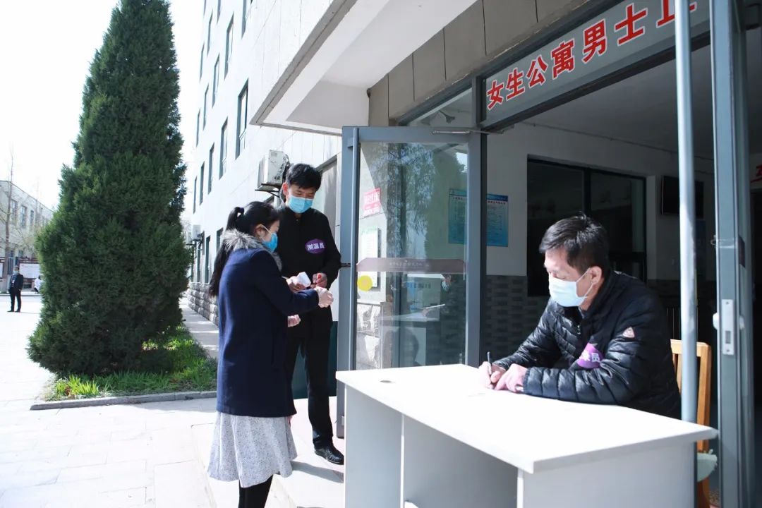 山东省潍坊商业学校组织疫情防控流程模拟演练活动