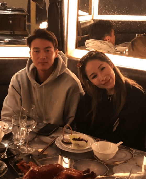 萧亚轩男友黄皓年龄(萧亚轩男友黄皓的年龄) - 鑫滤环保