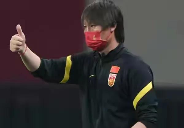 日本男足世界排名(国足”请大家叫他“中国男足”世界杯出现了，国足”这个