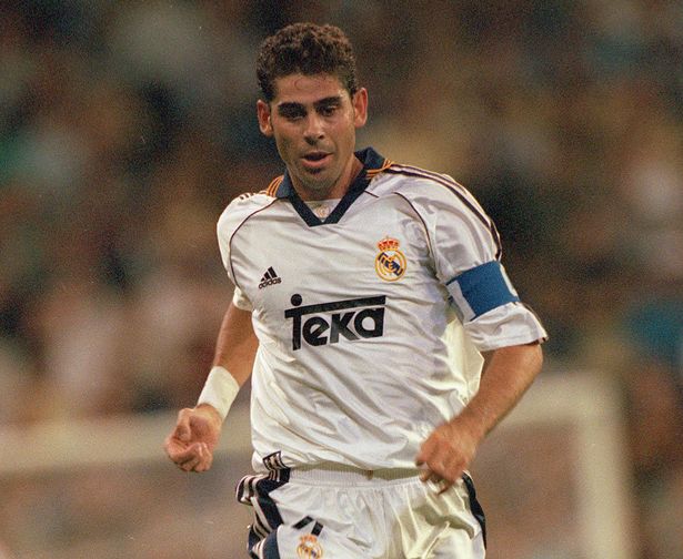 后卫 -耶罗西班牙人在马德里共待了 10 年,然后在 34 岁时离开皇马并