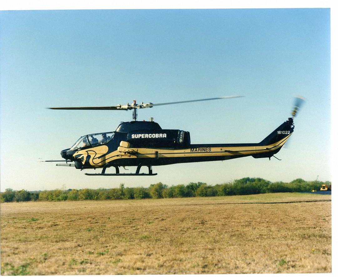 阿帕奇直升机性能参数(尖峰级武装直升机，令人恐惧的美军阿帕奇，武直十能否与之抗衡？)