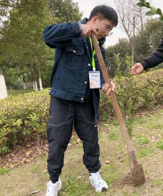 江苏“超牛”小伙：大学就开始创业，获人社厅专项资金，如今年产值过百万！