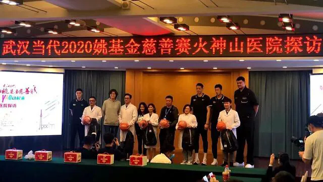 为什么cba不要矮个子（篮球不应局限于身高！胡明轩拿徐杰做论证：小个子球员也能打出来）