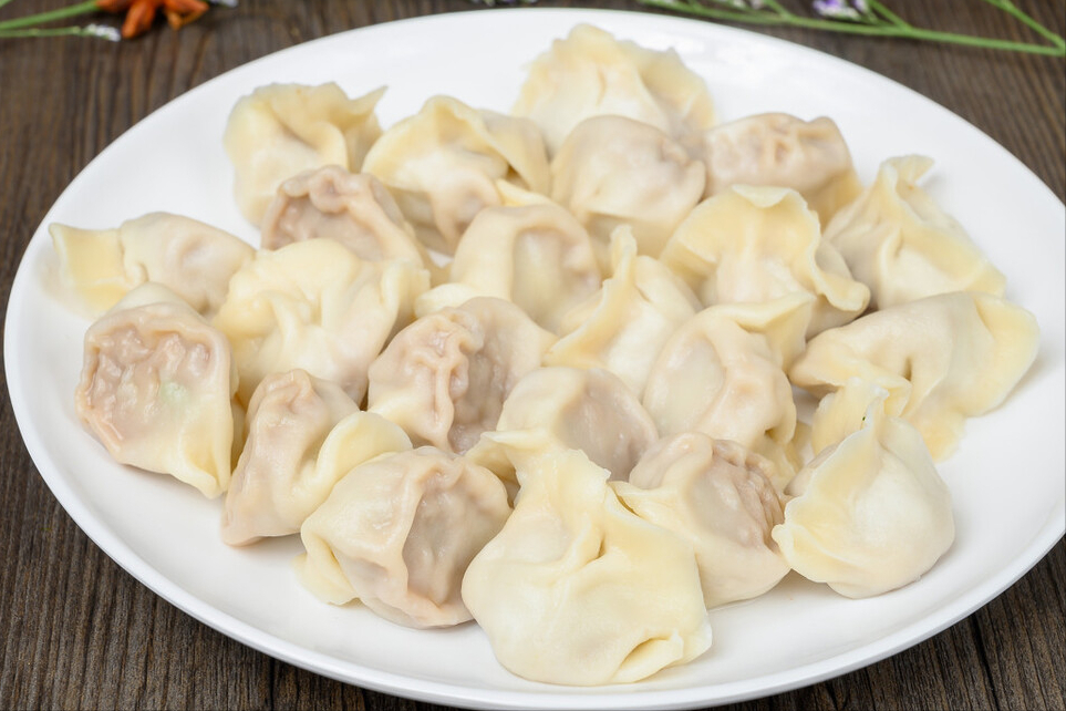 做萝卜馅饺子，切忌焯水或用盐杀水，给你支一招，萝卜鲜香不出水