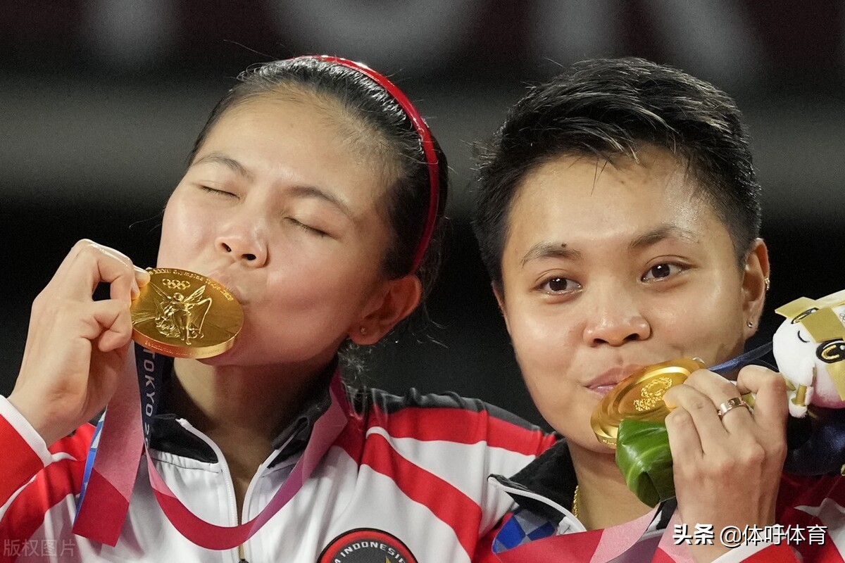 东京奥运会羽毛球女双冠军是哪国(印尼女双金牌成羽毛球最年长的奥运冠军 夺冠时比张宁傅海峰蔡赟大)