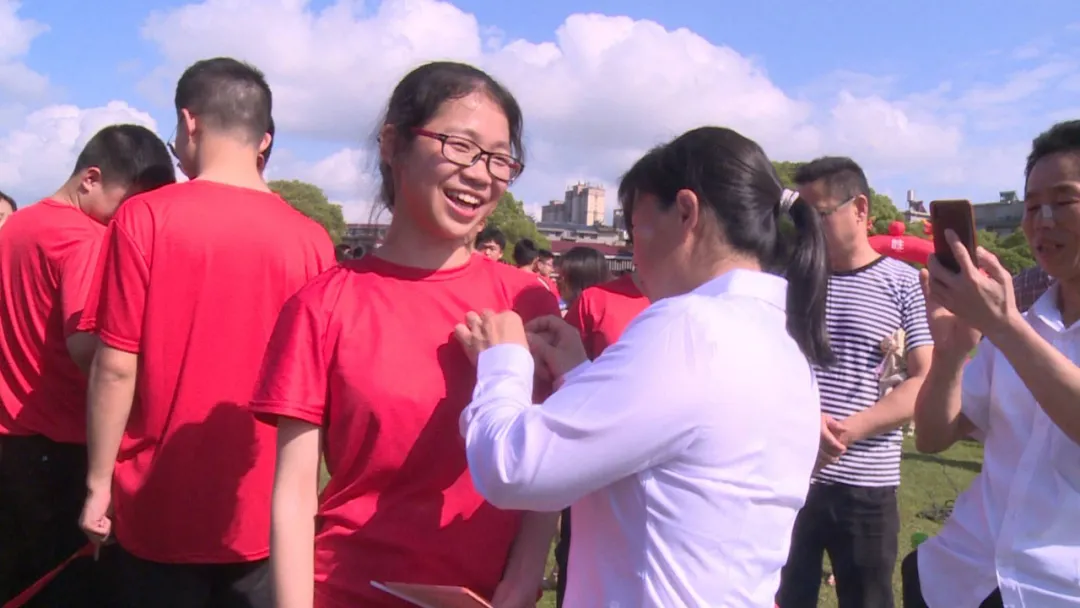 穿汉服、行冠礼、过成人门，新干二中隆重举行成人礼