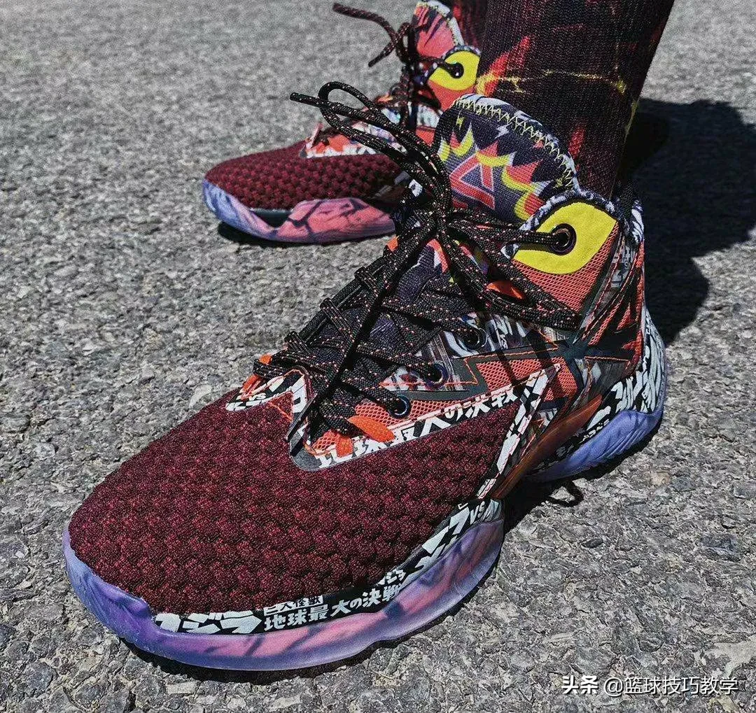 李宁匹克安踏篮球鞋哪个好（匹克闪电与安踏要疯4！哪双才是国产外场实战王？）