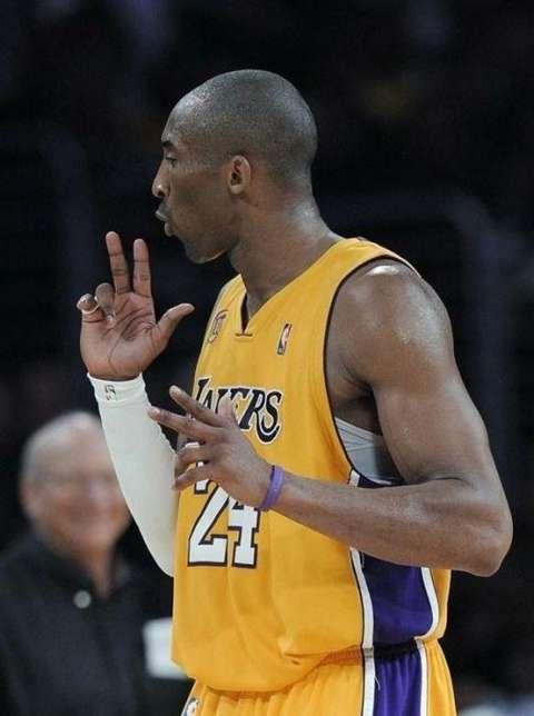 nba进球后有哪些庆祝动作(10图看进球后的庆祝动作:库里伸出手指指向