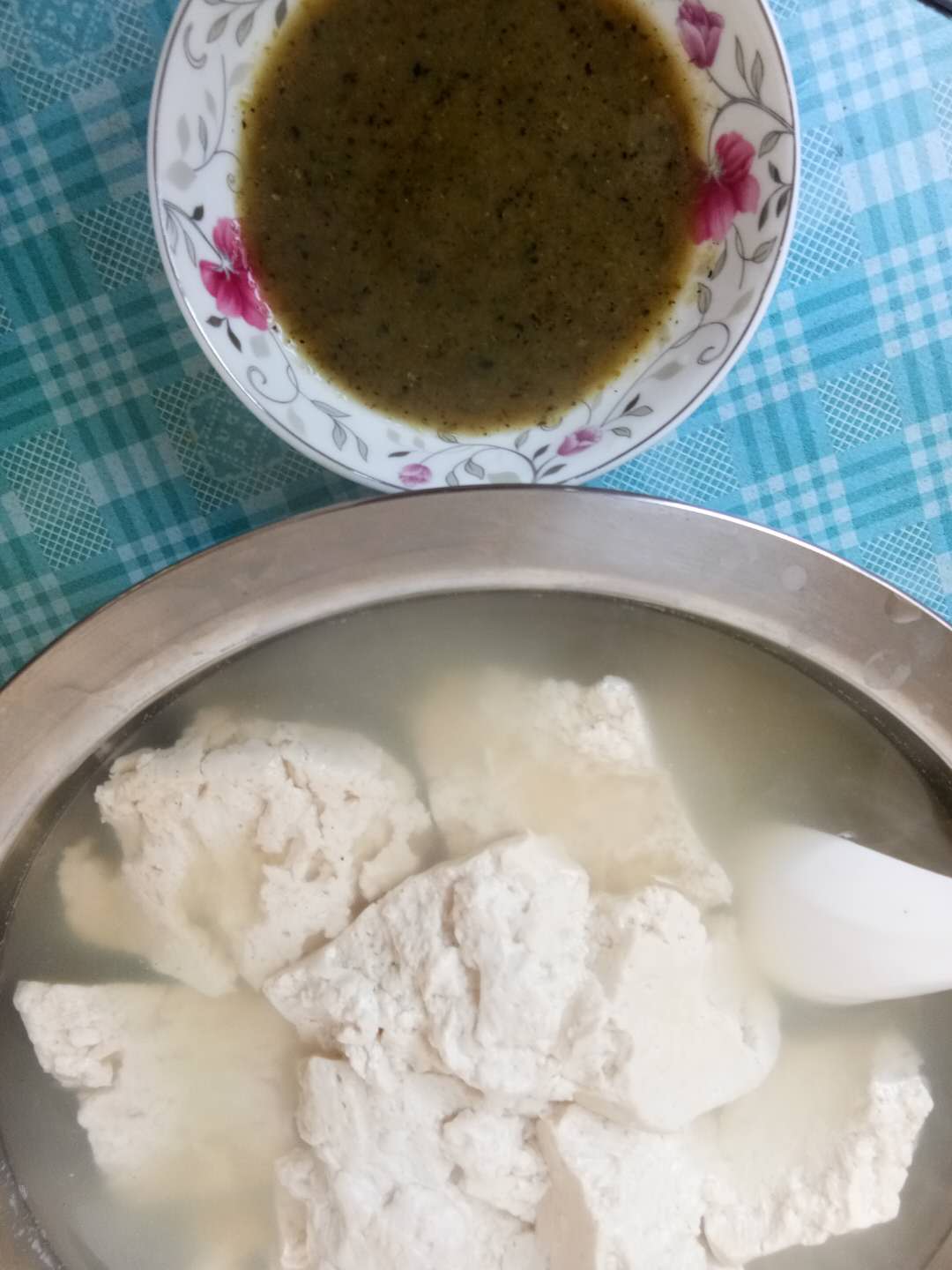 清炖豆腐家常做法（简单美味的清炖豆腐烹饪技巧）