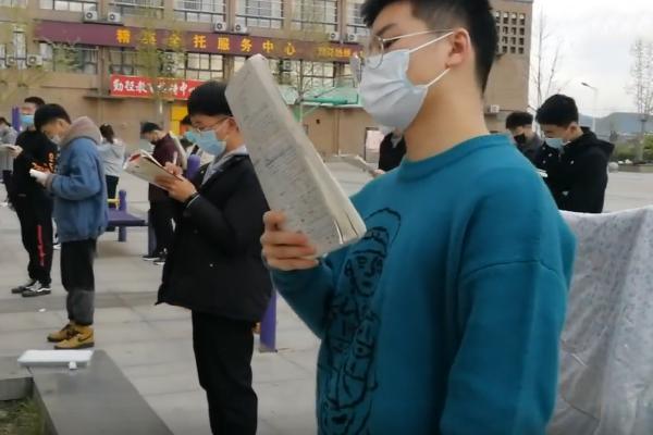 毛坦厂中学是“高考工厂”？看过“陪读妈妈”经历，你会改变看法