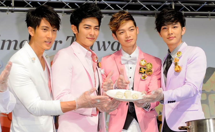 隐婚、出柜、性骚扰？塌房算什么，这个初代男团才是真的有故事