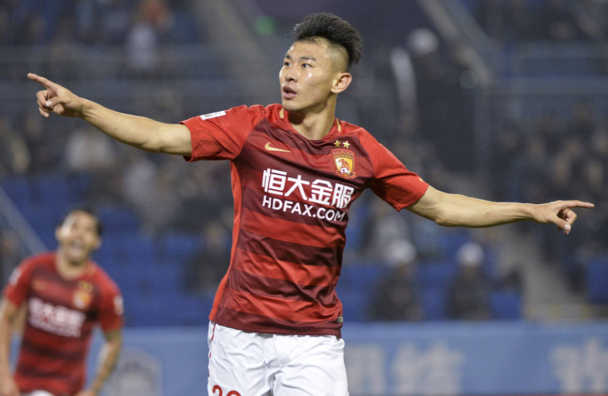 中超球员为什么被称为汉超（因学画画“误入”足球体坛，24岁成为中超金靴，如今因违法被开除）-华海博客