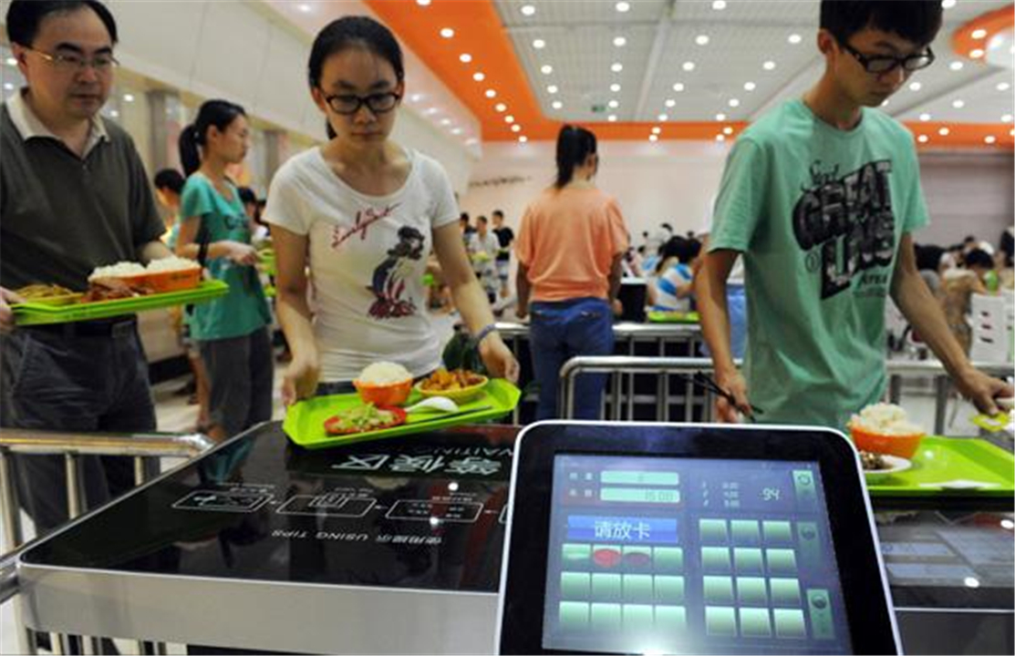 孩子上大学该给多少生活费？看完这张等级表，父母心里有数