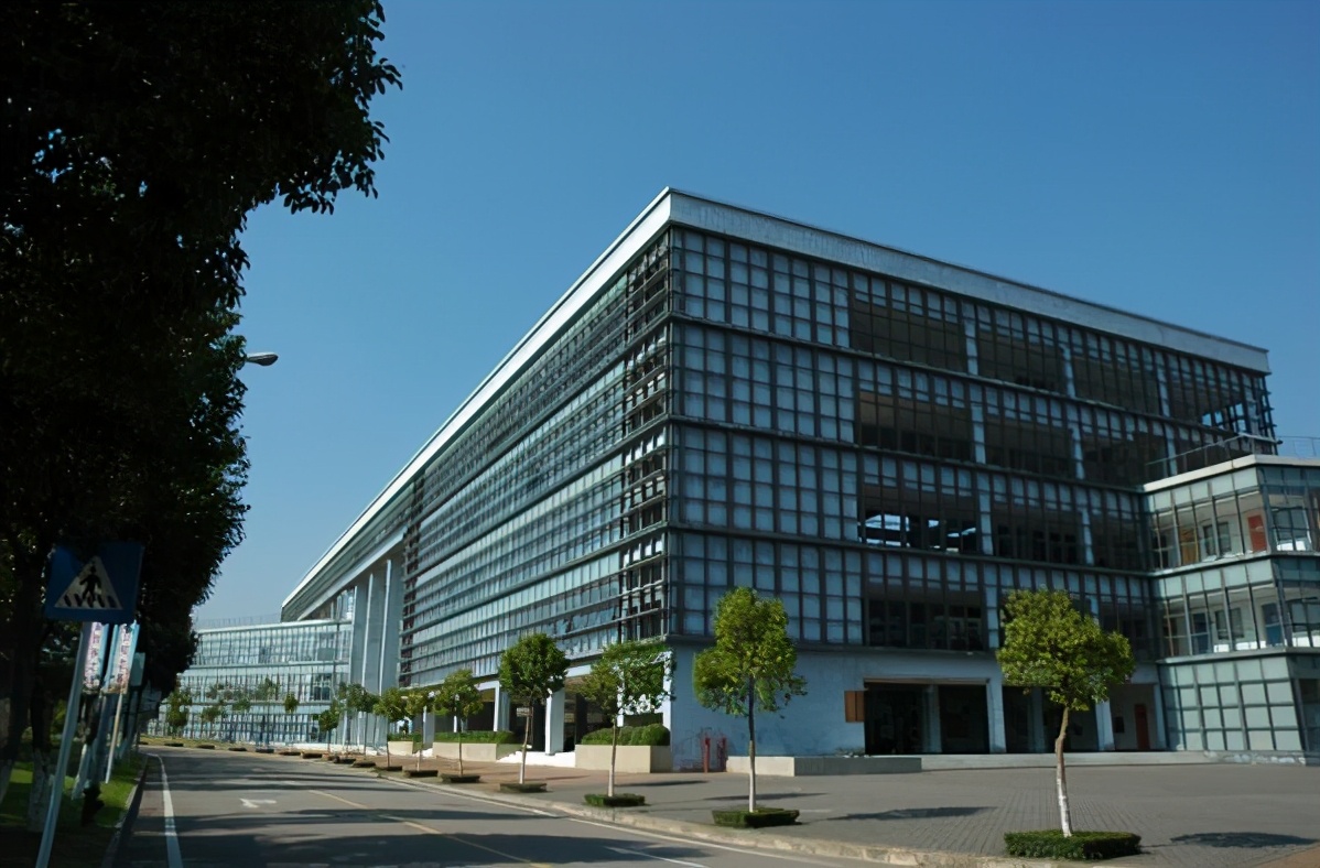 广东两所“最超值”的大学，就业好、竞争压力小，适合普通学生