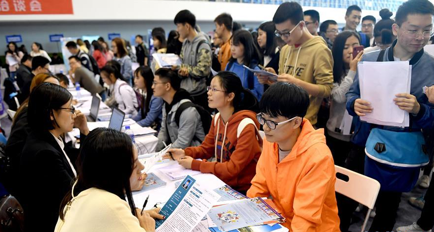 大学生毕业真实现状，每月3500元勉强维持生计，养活自己都很难