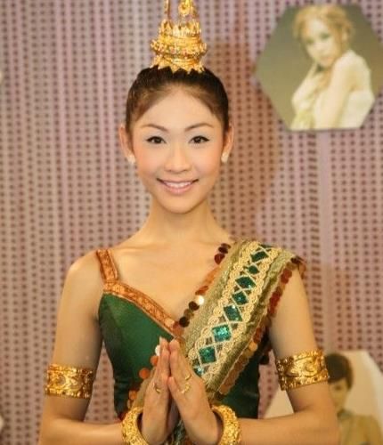 囧妈捧红肤白貌美的娜塔莎，而《泰囧》令泰国人妖Rose大火