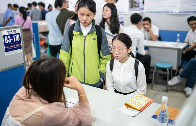 东南大学硕士生，毕业月薪4000吐槽研究生白读了，学校无辜躺枪