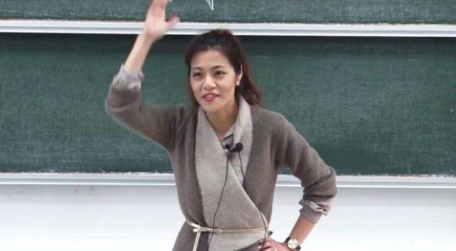 复旦大学最出名的两位女博士，一人千夫所指，另一人却被万人追捧