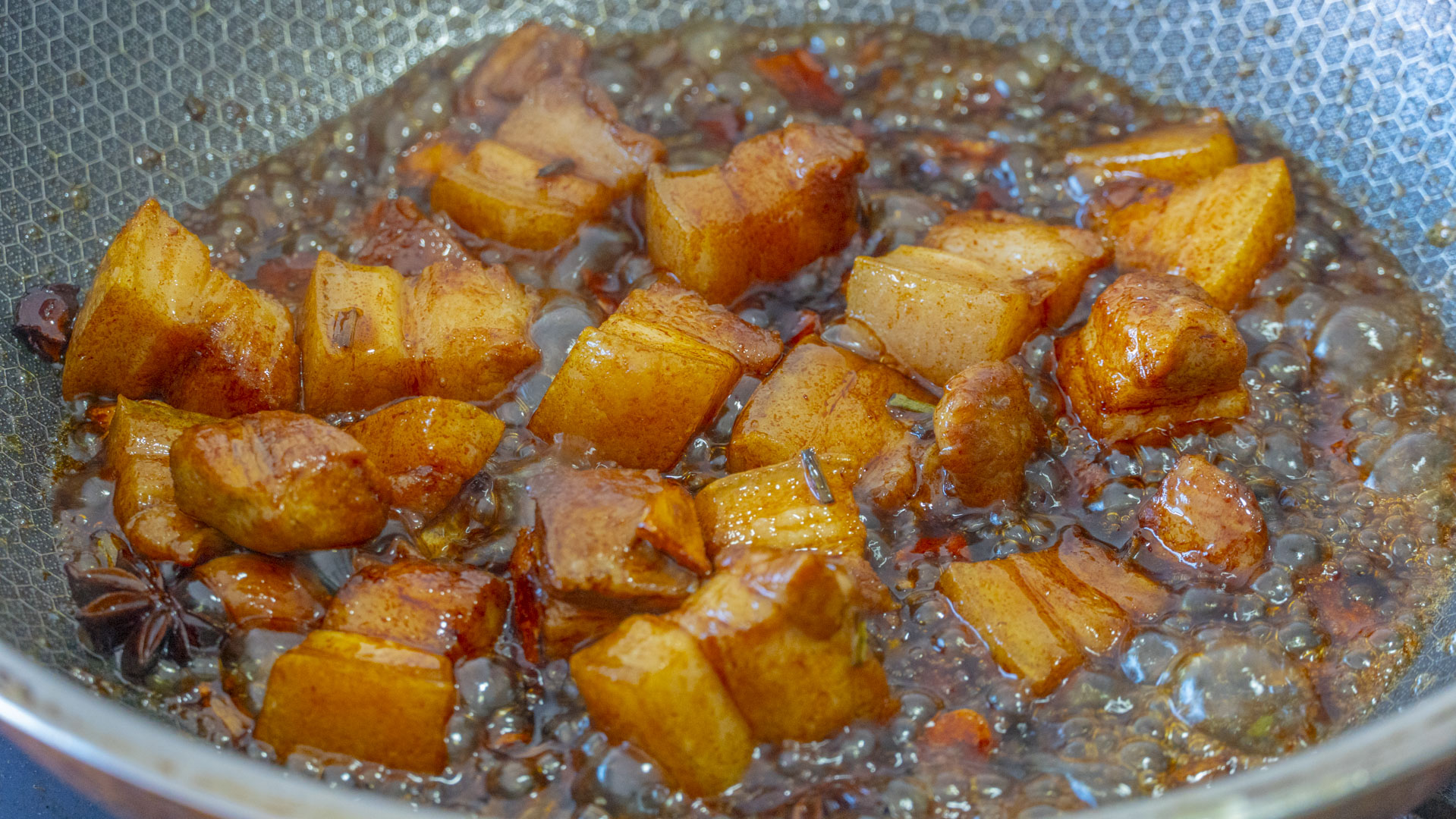 这才是芋头最好吃的做法，软糯鲜香，热乎乎的一大锅，上桌就抢光